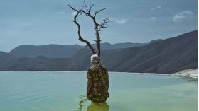 Cristina De Middel. Une pierre sur le chemin [Una Piedra en el Camino], série Voyage au centre, 2021. Avec l’aimable autorisation de l’artiste/Magnum Photos.